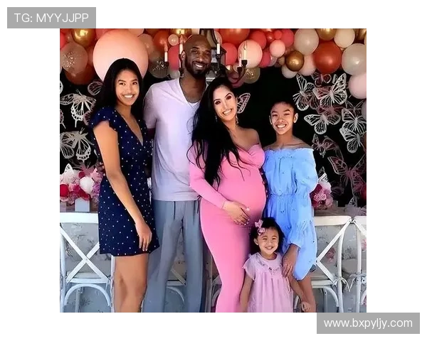 三女儿九岁生日快乐瓦妮莎在INS表达满满爱意与祝福