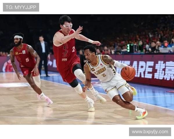 库明加强调失误影响球队节奏与能量提醒队友在疲惫时保持战术执行力